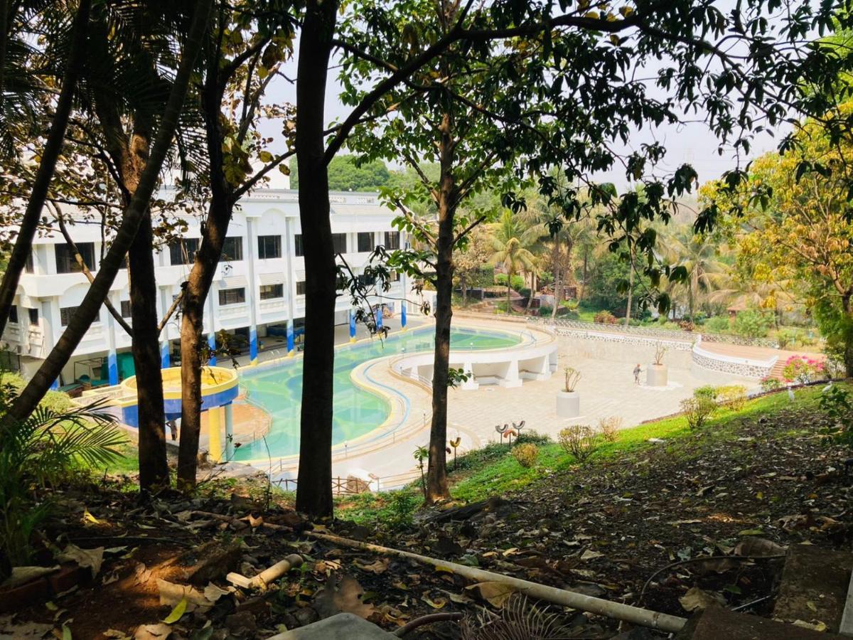 U Rivergate Karjat Εξωτερικό φωτογραφία