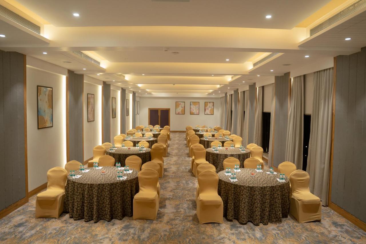 U Rivergate Karjat Εξωτερικό φωτογραφία