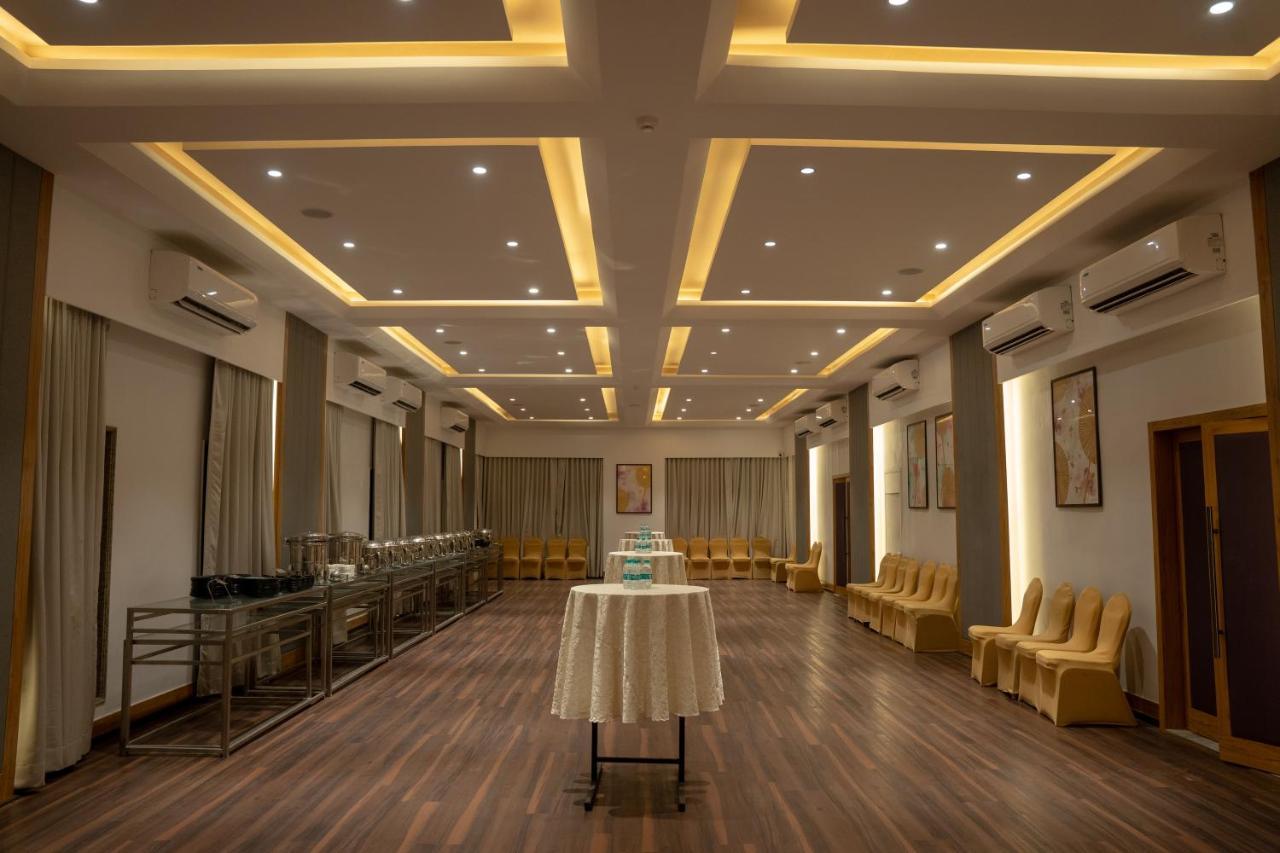 U Rivergate Karjat Εξωτερικό φωτογραφία