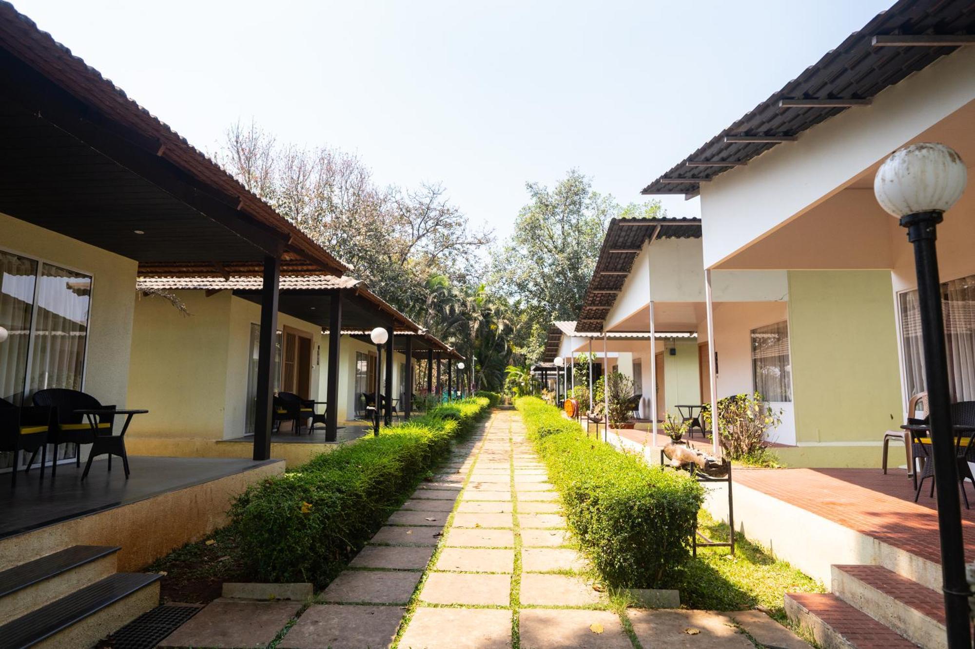 U Rivergate Karjat Εξωτερικό φωτογραφία